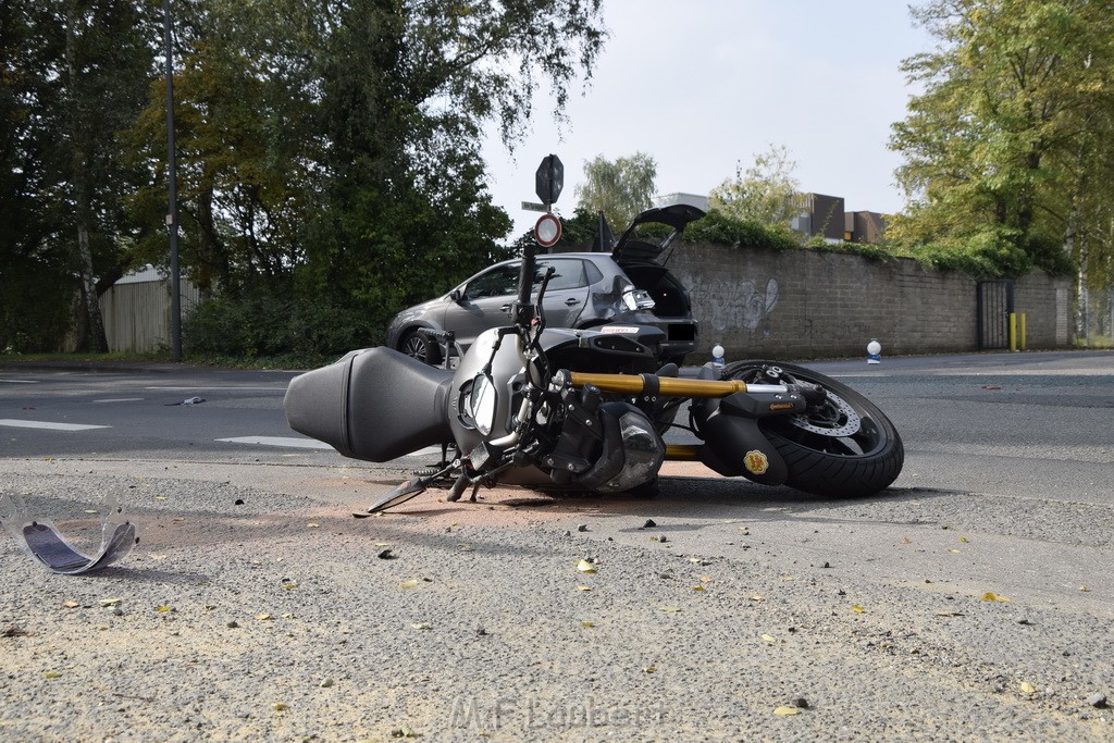 Schwerer Krad PKW Unfall Koeln Muelheim Am Springborn Cottbuserstr P031.JPG - Miklos Laubert